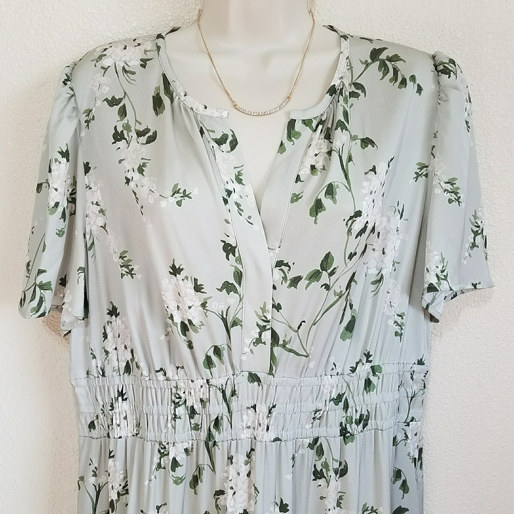 QUINCE Floral Silk Blend Tiered Maxi Dress in Jasmine Vines - Picture 3 of 11